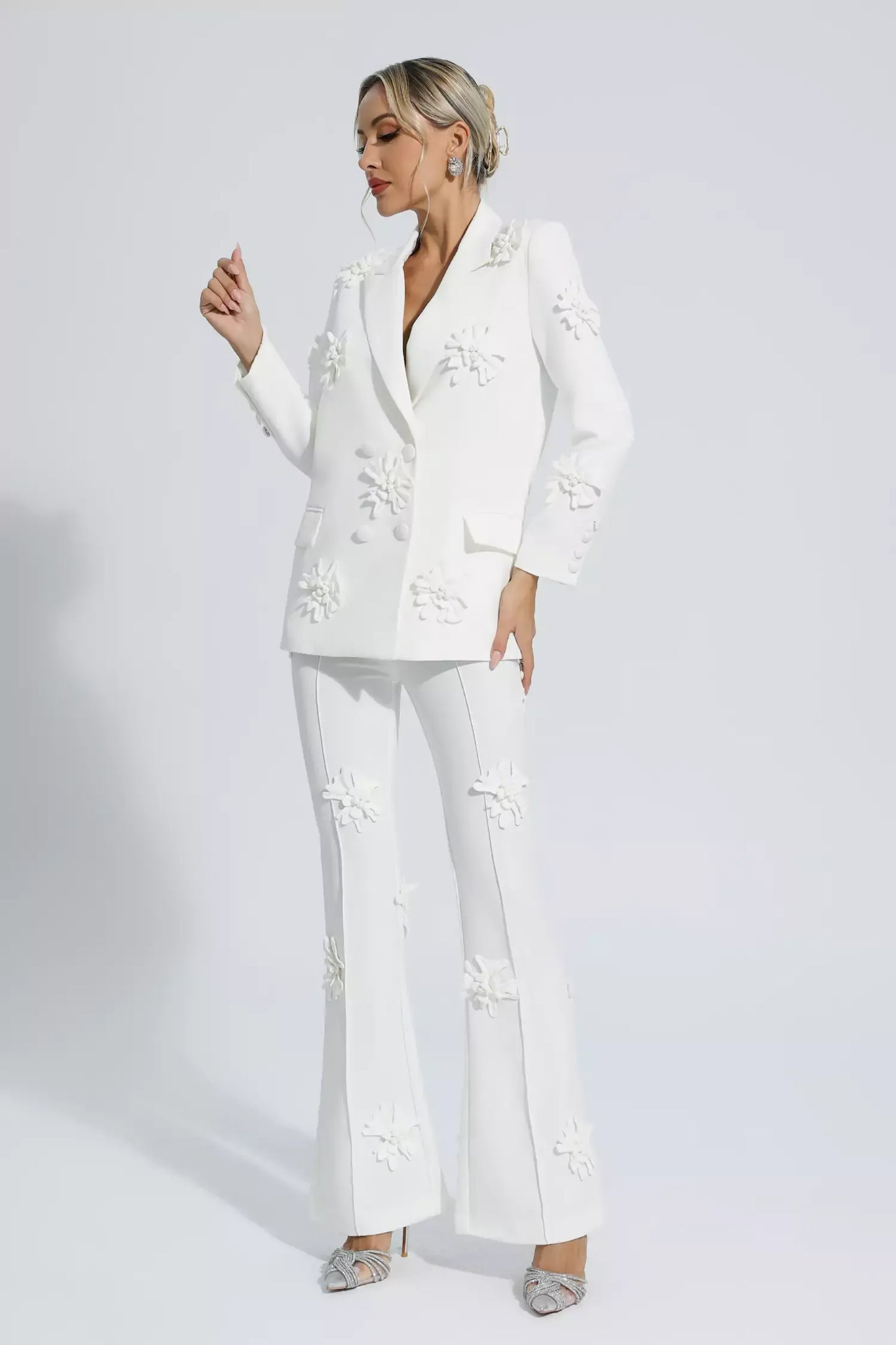 Ari Beyaz Jakarlı Çiçekli Blazer Takımı