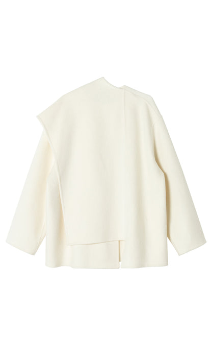 Asimetrik Kesim Beyaz Oversize Blazer Ceket