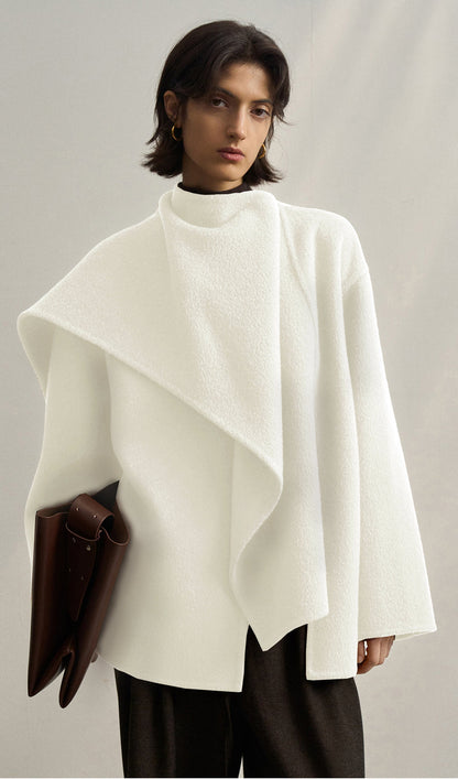 Asimetrik Kesim Beyaz Oversize Blazer Ceket