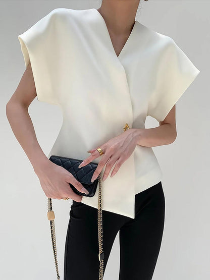 Beyaz Minimal Altın Detaylı Kolsuz Bluz