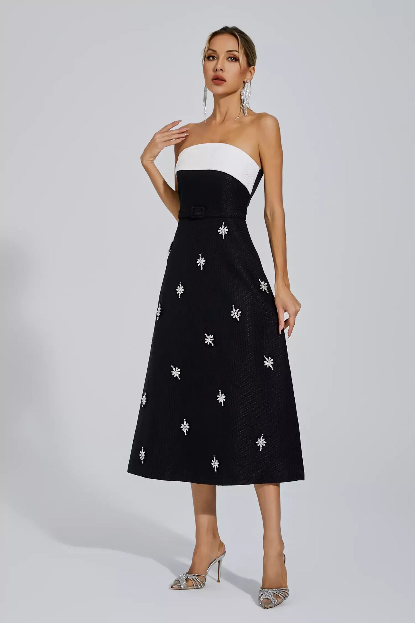 Emberlynn Siyah Beyaz Patchwork Midi Elbise